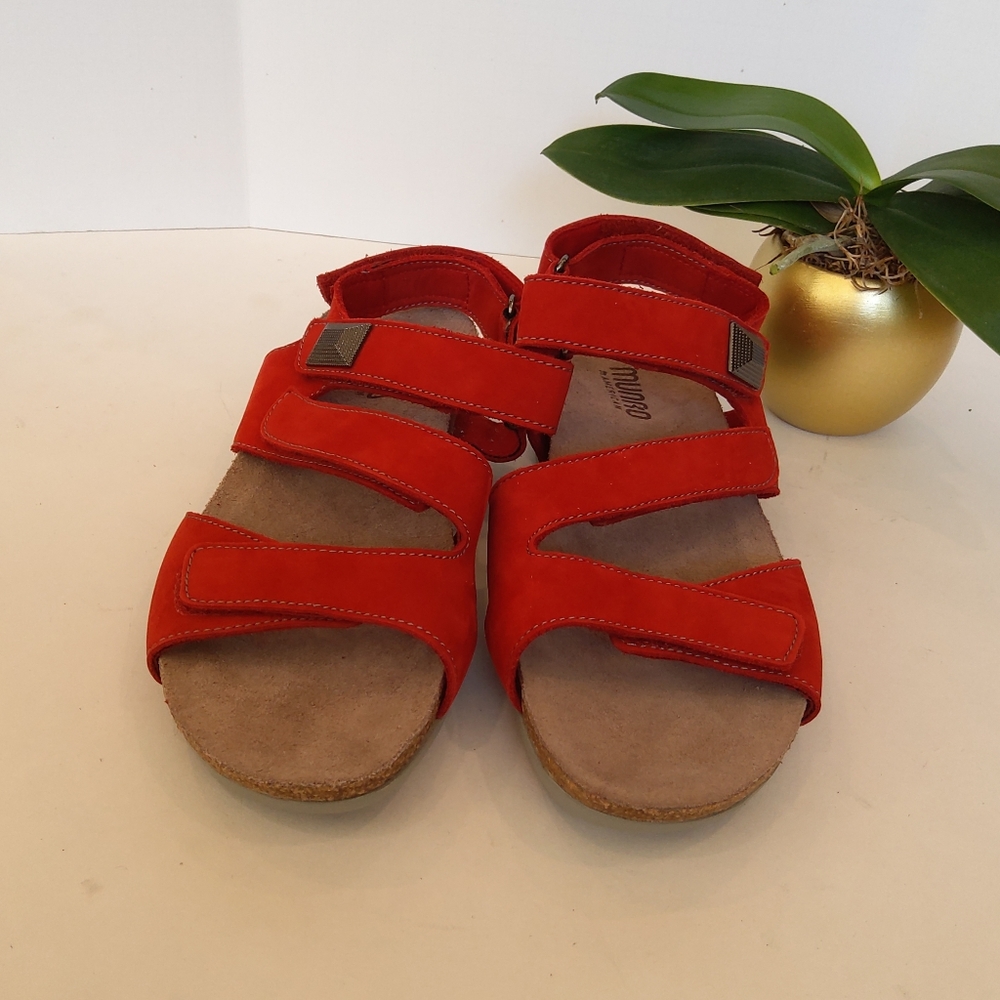 MUNRO red leather sandals adjustable straps - Picture 3 of 8